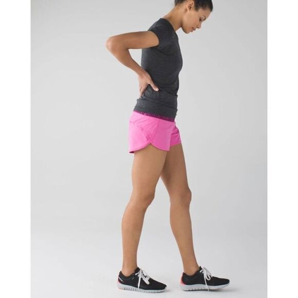 LULULEMON ATHLETICA Speed Short '4 Way Stretch 2.5' Size 4 - Picture 2 of 8